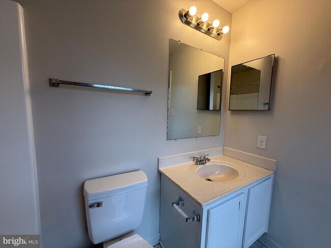 Building Photo - 4345 Normandy Ct