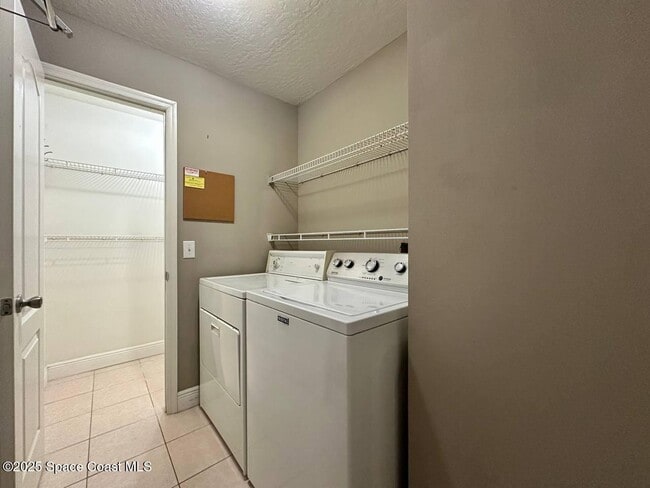 Building Photo - 3060 Sea Gate Cir