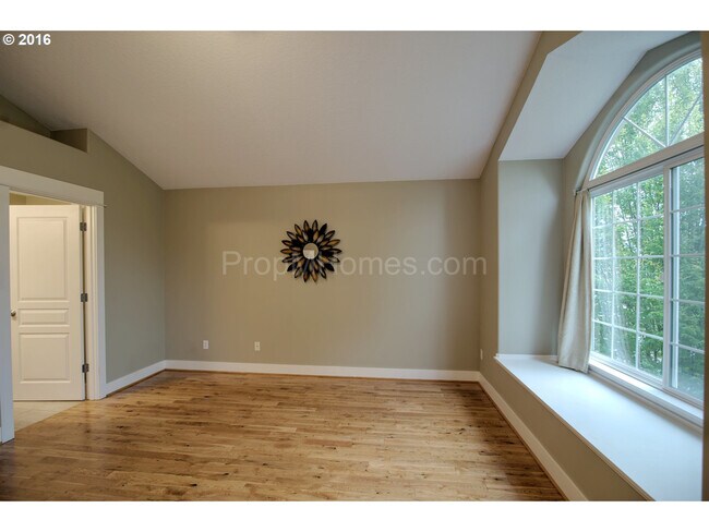 Building Photo - 9325 SW Jasper Dr