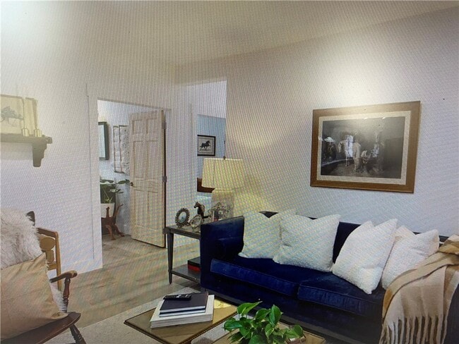 Building Photo - 911 S Main St