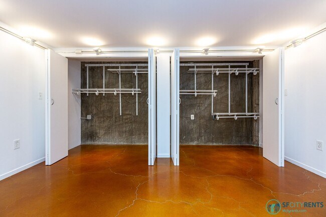 Building Photo - SoMA: Ground Level Conversion Live/Work Lo...