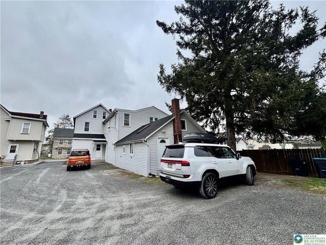 Building Photo - 206 Main St