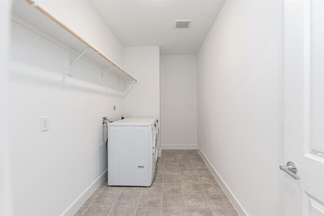 Building Photo - 21659 Lampeter River Ln