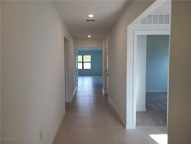 Building Photo - 1023 Caloosa Breeze Dr