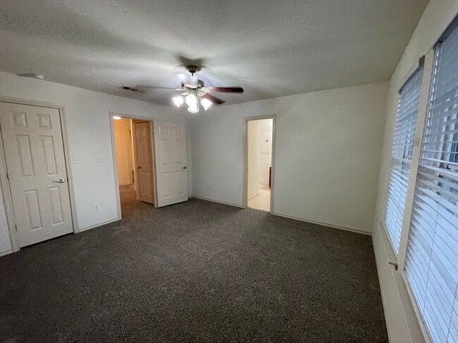 Building Photo - 1109-1111 Parkway Trail