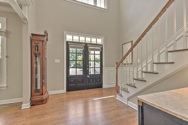 Building Photo - Spacious 5-Bedroom, 5-Bath Home for Rent in Shadowwood