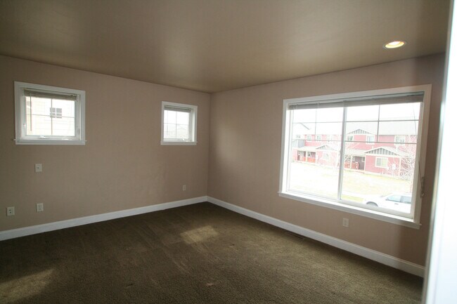 Building Photo - Matheson Way Townhouse