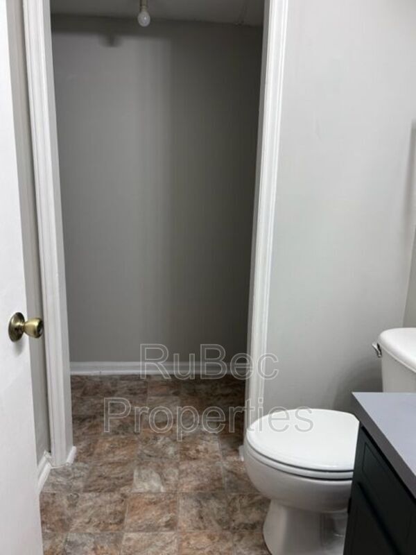 Building Photo - 6024 Spanish Oak Rd