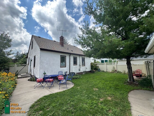 Building Photo - 3 Bedroom Home in Highland Park