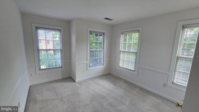 Building Photo - 8021 Kidwell Town Ct