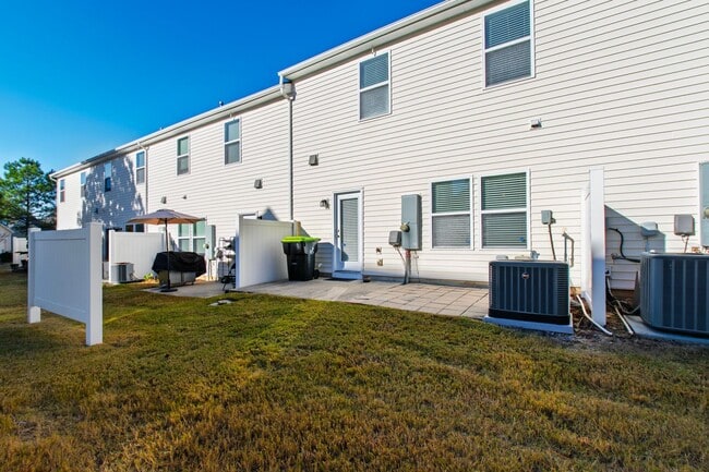 Building Photo - Refined Living: 3BR Townhome in Morrisville’s Keystone Park!