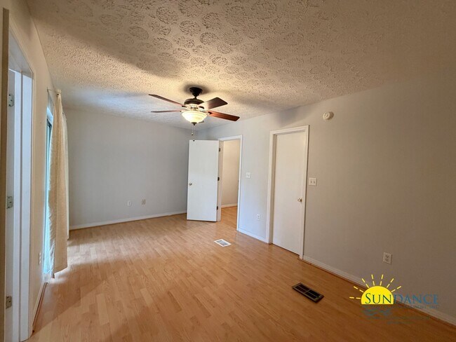 Building Photo - Gorgeous 2 Story Townhome in Fort Walton Beach!