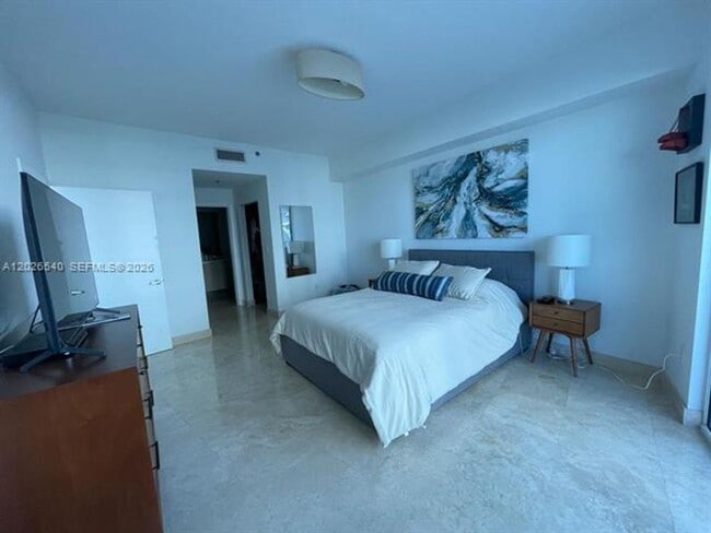 Building Photo - 6515 Collins Ave