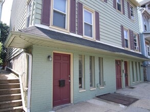 Building Photo - Renovated Studio Apartment