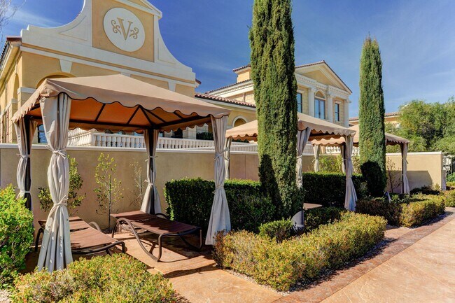 Building Photo - Luxury Resort Style Condo in Lake Las Vegas