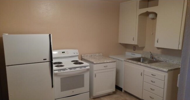 Building Photo - 632 N 5th E St