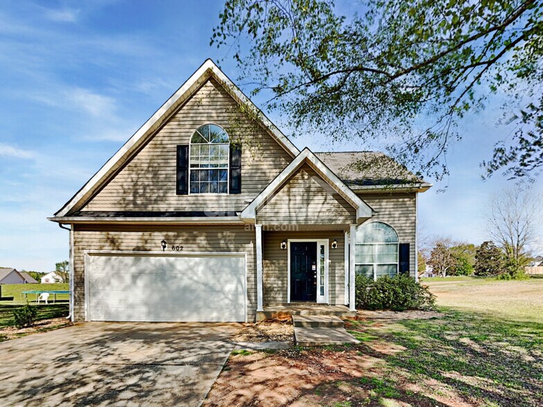 Primary Photo - 602 Thrasher Ct
