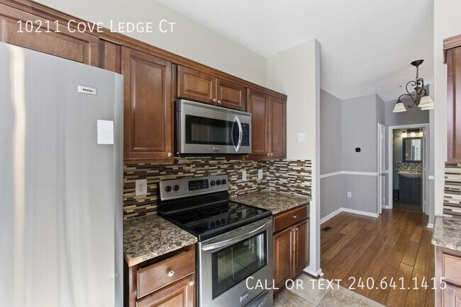 Building Photo - 10211 Cove Ledge Ct