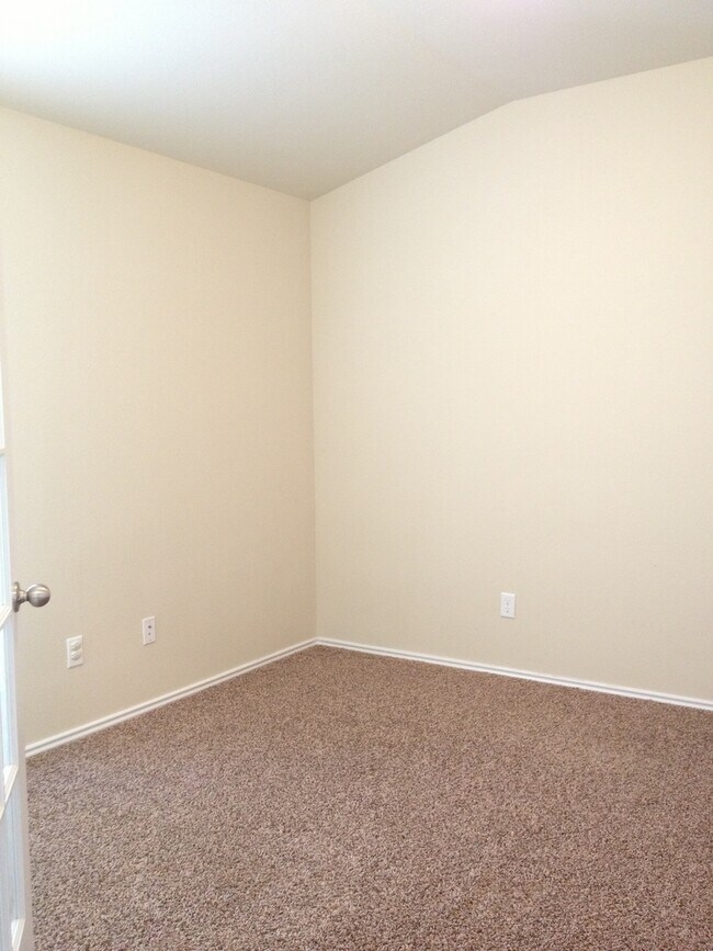 Building Photo - 5200 Rimes Ct