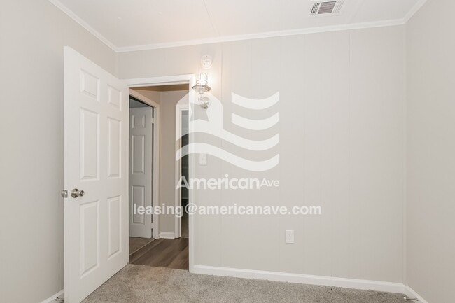Building Photo - 129 Royal Ct