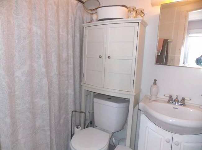 Building Photo - Architect-Restored 1BR at State & Bishop | Renovated Kitchen | In-Unit W/D