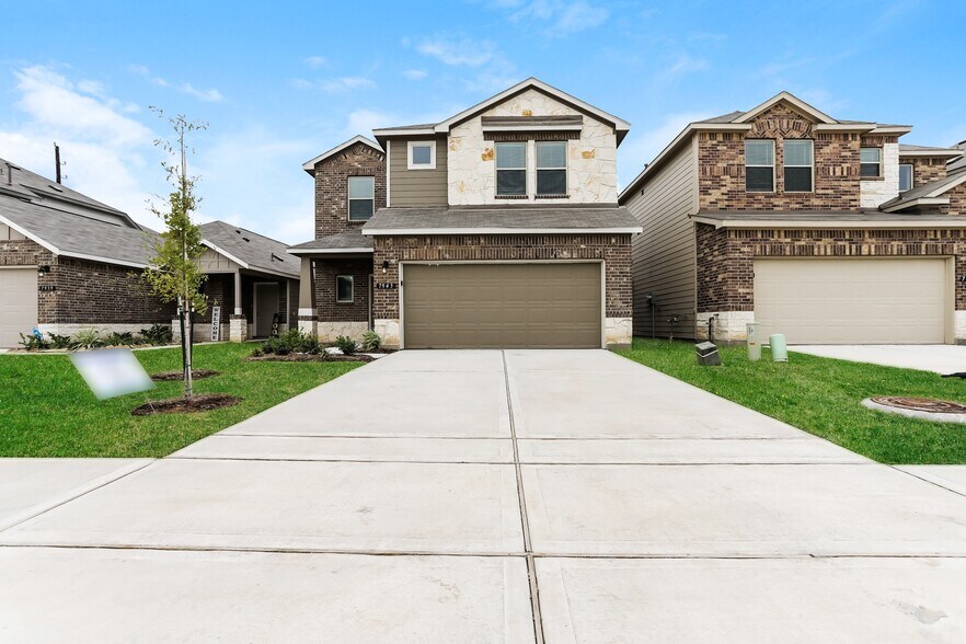 Primary Photo - 7943 Cypress Country Dr