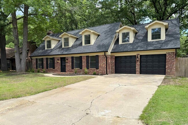Primary Photo - 10 Woodbridge Dr