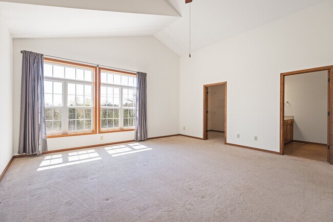 Building Photo - 153 Hawick St