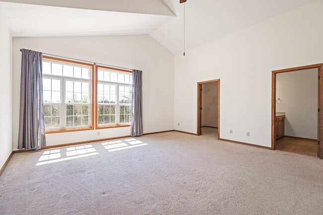 Building Photo - 161 Hawick St