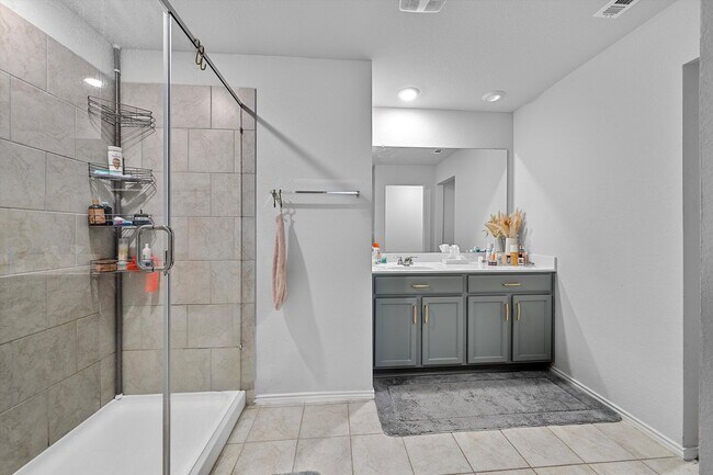 Building Photo - 9705 Kensley Rose Dr