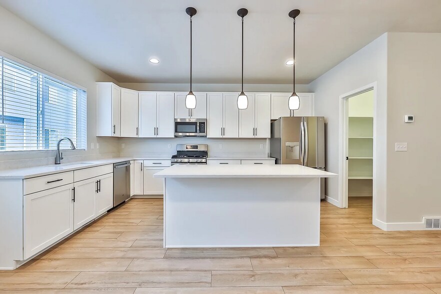 Building Photo - 15051 S Halter Way