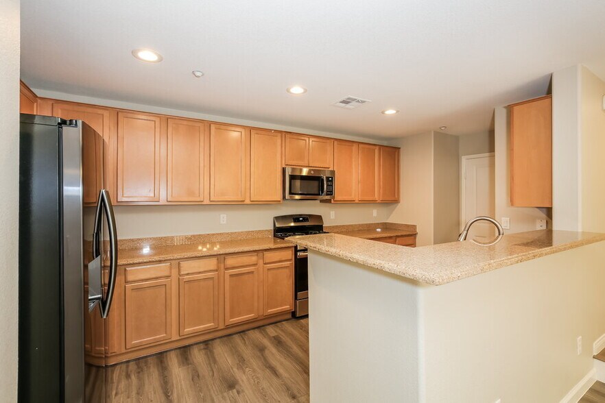 Building Photo - 10823 Mystic Shore Ave