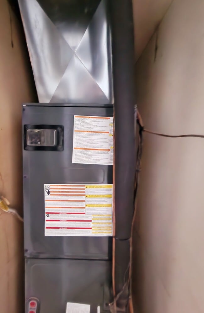 Building Photo - 213 Starlight Dr