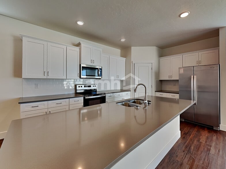 Building Photo - 9357 W Clancy St