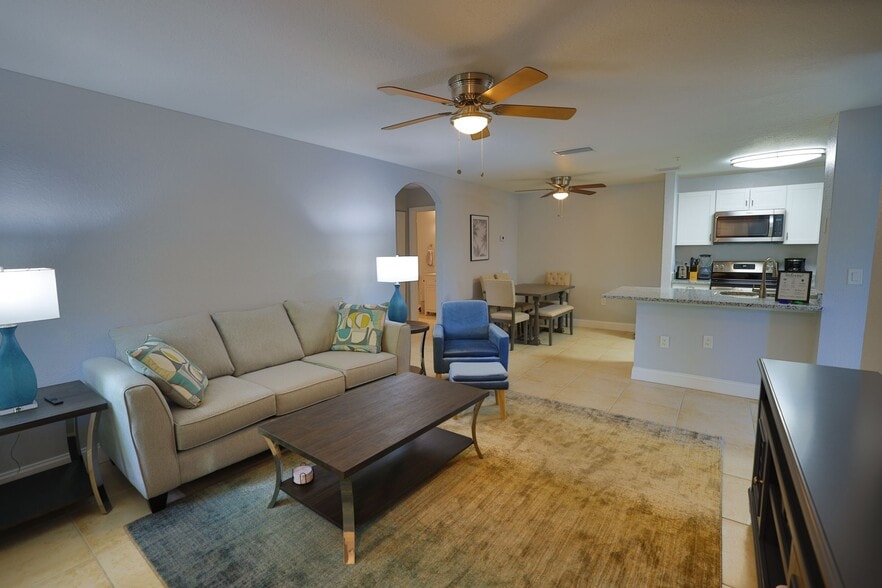 Building Photo - 8933 Manor Loop