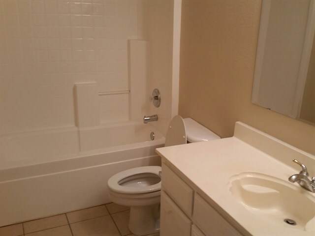 Building Photo - 909 Remington Dr