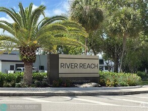 Building Photo - 900 River Reach Dr