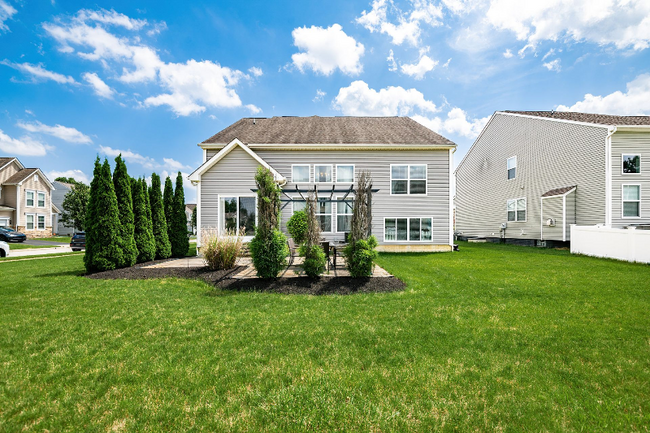 Building Photo - 6138 Longwood Dr