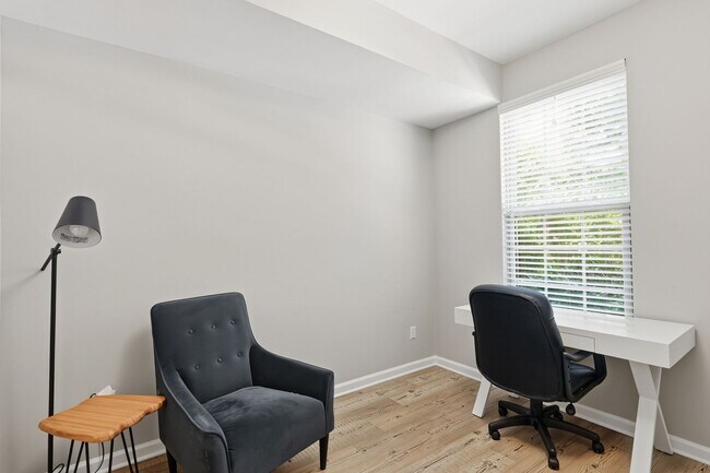 Building Photo - Stylish 3bd 3.5bath townhome for rent in the highly desirable Vermillion