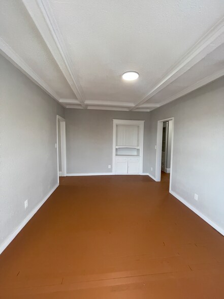 Building Photo - 287 E Edsel Ford Fwy