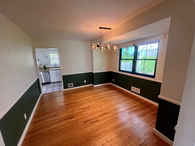 Building Photo - 5602 Hawthorne St