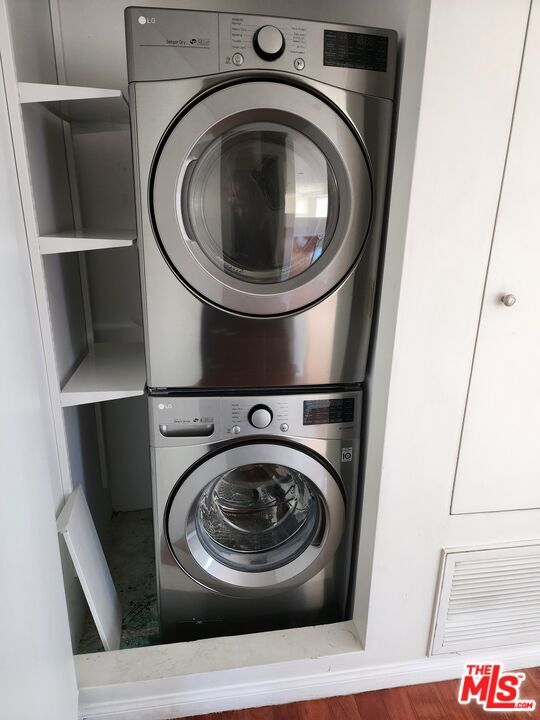 Building Photo - 10389 Almayo Ave