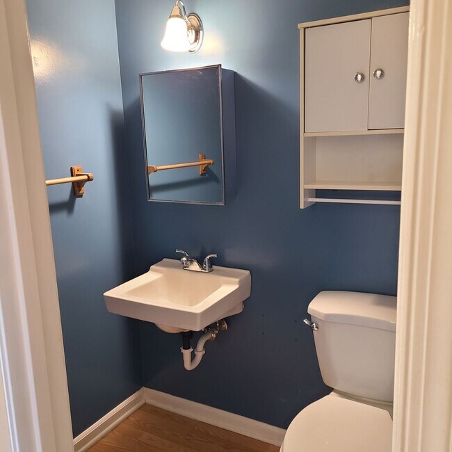 Building Photo - Incredible Townhouse in N Chesterfield!