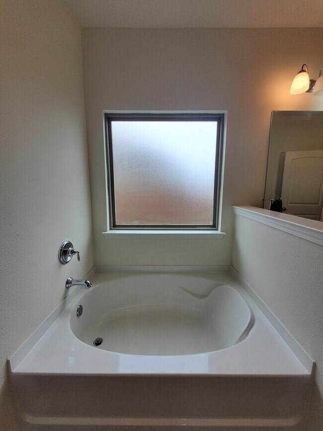 Building Photo - 329 Merlin Ct