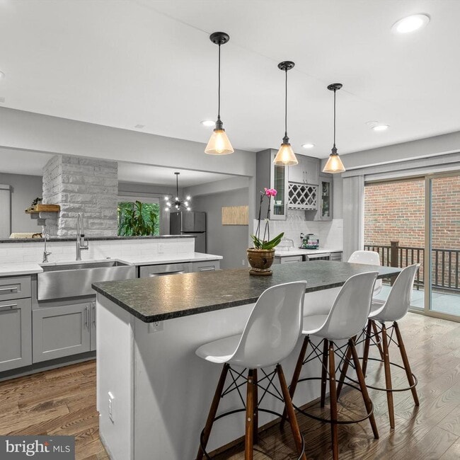 Building Photo - 3704 Oak Hill Way