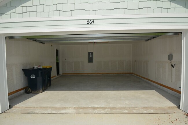 Building Photo - 664 Grand Reserve Dr