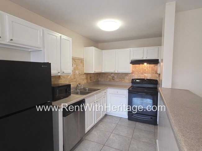 Building Photo - Fantastic 4bd/2.5ba Townhome/ Swim Tennis/ Great Location