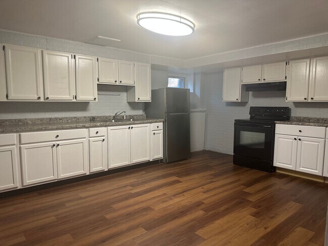 Building Photo - 2927 Edison Hwy