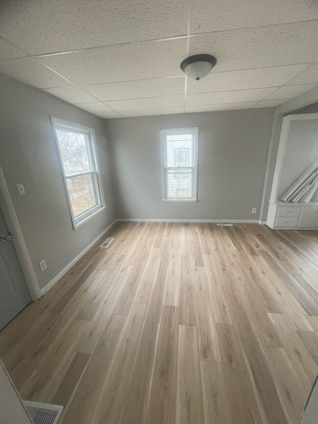 Building Photo - 915 Forest Ave