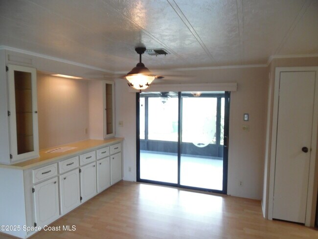 Building Photo - 327 Macadamia Dr